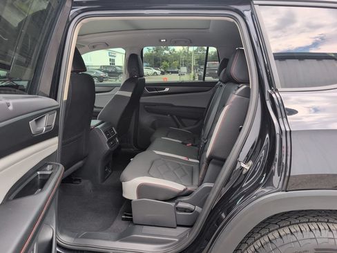Used 2025 Volkswagen Atlas Peak Edition SE AWD/4WD image 11