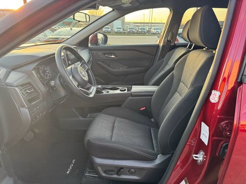 Used 2024 Nissan Rogue SV image 13