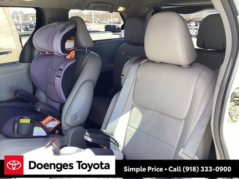 Used 2019 Toyota Sienna XLE w/ XLE Navigation Package image 16