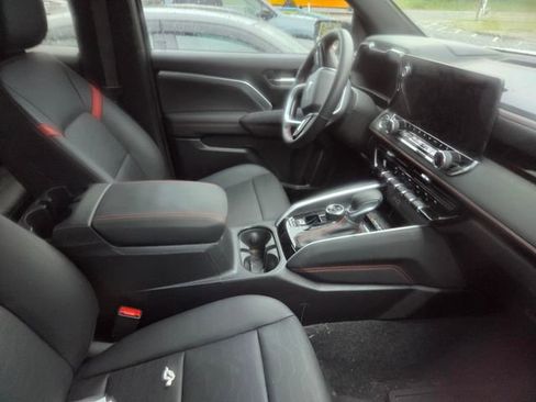 Used 2024 Chevrolet Colorado Z71 w/ Z71 Convenience Package 2 AWD/4WD image 10