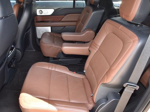 Used 2023 Lincoln Navigator Reserve AWD/4WD image 11