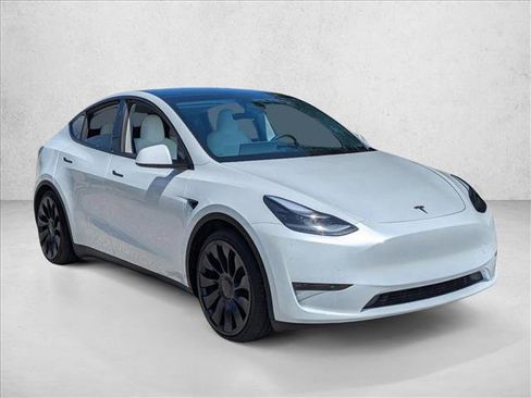 Used 2024 Tesla Model Y Performance AWD/4WD image 3