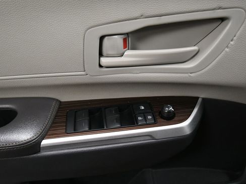 Used 2021 Toyota Sienna LE FWD image 11