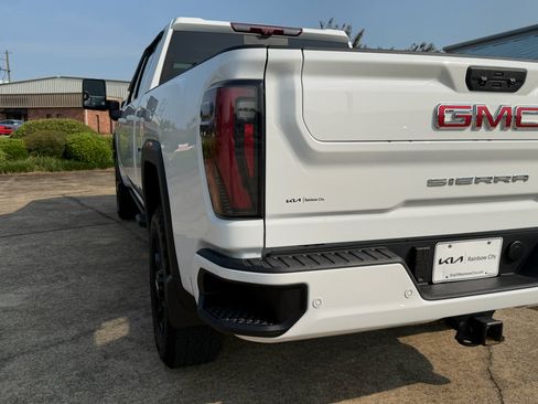 Used 2025 GMC Sierra 2500 AT4 w/ Technology Package AWD/4WD image 7