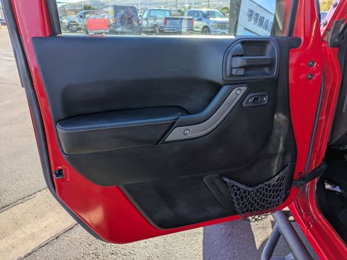 Used 2018 Jeep Wrangler Unlimited Sport image 12