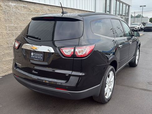 Used 2017 Chevrolet Traverse LT w/ Style and Technology Package FWD image 3