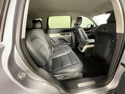 Used 2025 Lincoln Nautilus Premier image 23