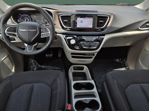 Used 2023 Chrysler Voyager LX FWD image 25