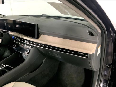 Used 2025 Hyundai Sonata SEL FWD image 16