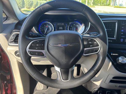 Used 2017 Chrysler Pacifica Touring image 28