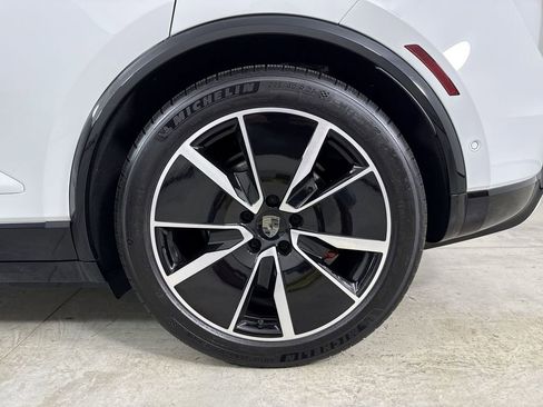 Certified 2025 Porsche Macan Turbo Electric AWD/4WD image 14