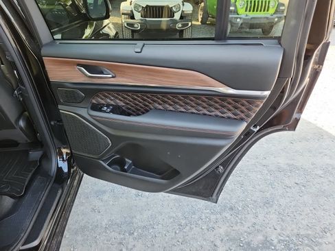 Used 2021 Jeep Grand Cherokee L Summit w/ Advanced Protech Group IV image 25