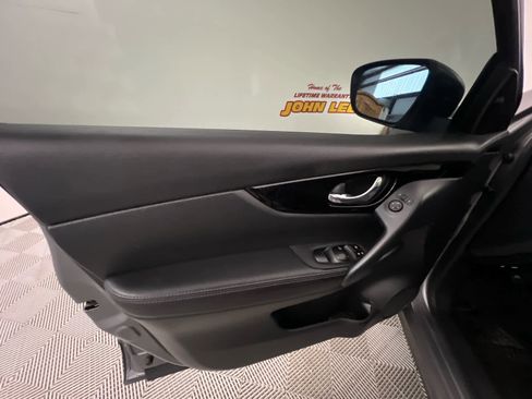 Used 2021 Nissan Rogue Sport SV FWD image 22