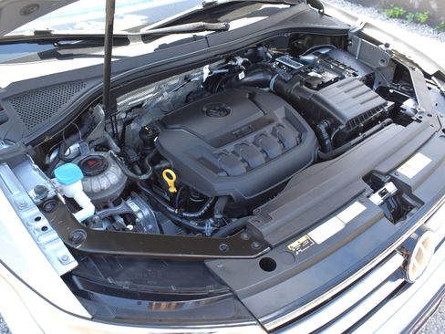 Used 2022 Volkswagen Tiguan SE AWD/4WD image 35