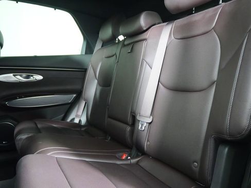 Used 2022 Genesis GV70 2.5T w/ Advanced Package image 16