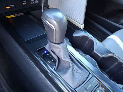 Used 2025 Toyota Camry SE AWD/4WD image 11