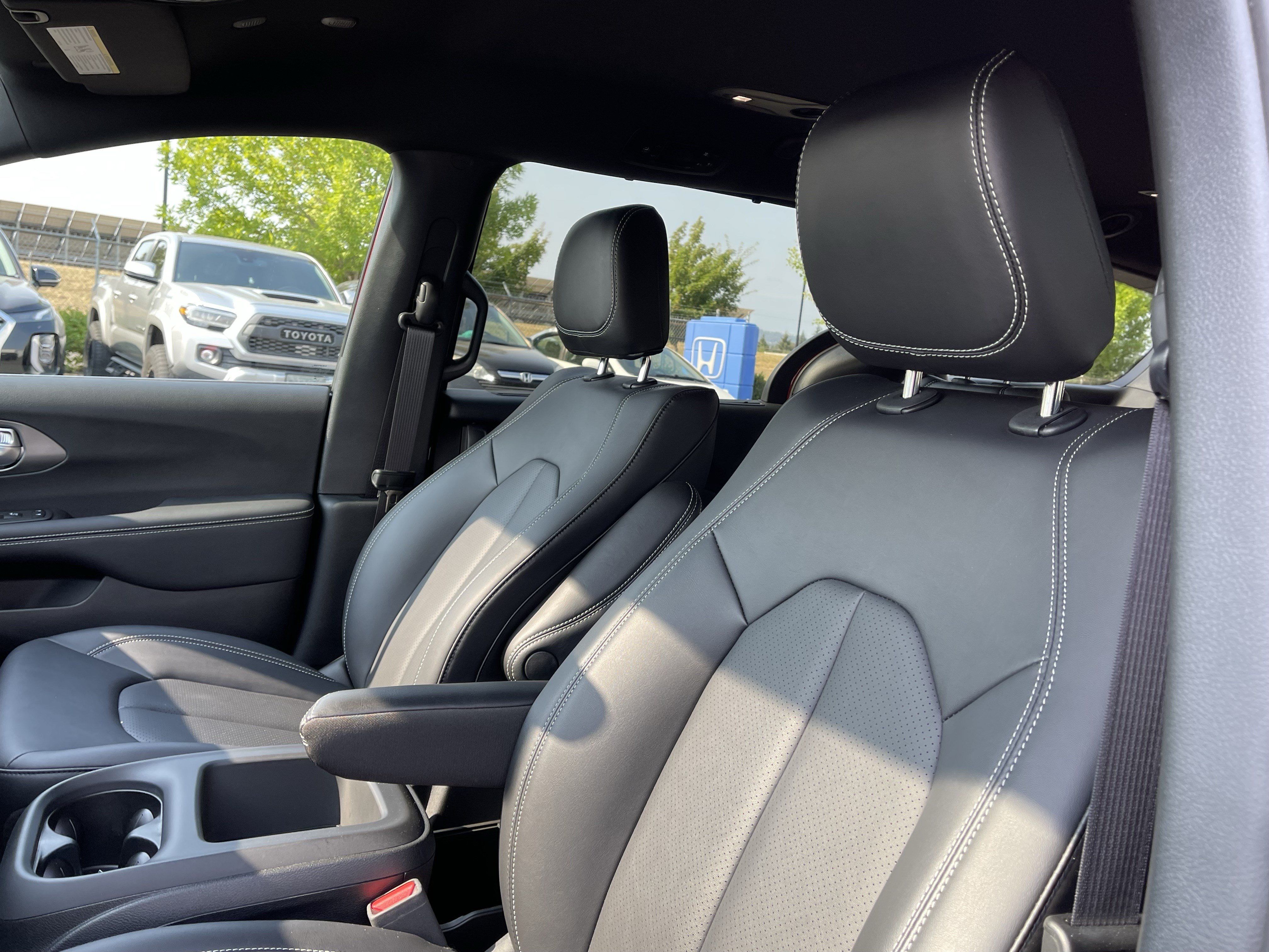 Used 2025 Chrysler Pacifica Select AWD/4WD image 19