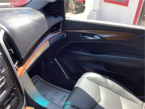Used 2016 Cadillac Escalade Luxury RWD image 16