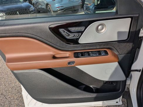 Certified 2024 Lincoln Aviator Reserve w/ Equipment Group 201A image 15