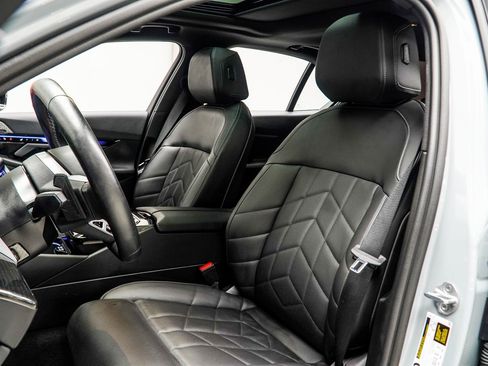 Used 2025 BMW i5 M60 w/ Premium Package image 36