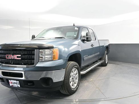 Used 2011 GMC Sierra 2500 SLE w/ Convenience Package AWD/4WD image 3