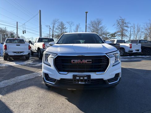 Certified 2024 GMC Terrain SLE image 2