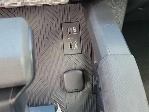 Used 2025 Toyota Tacoma SR image 27