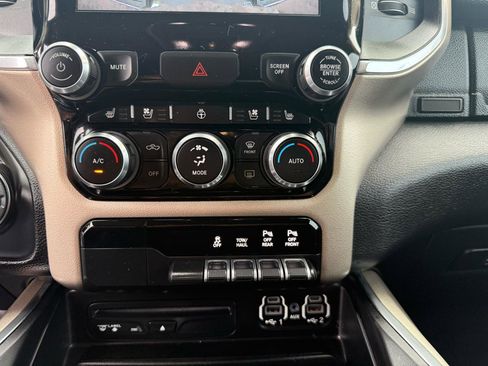 Used 2019 RAM 1500 Laramie AWD/4WD image 25