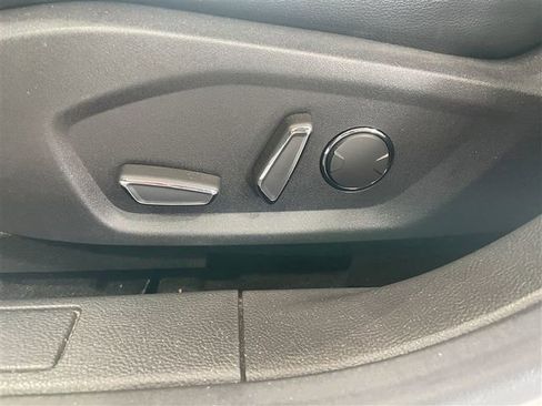 Used 2014 Ford Fusion SE w/ Equipment Group 202A FWD image 13
