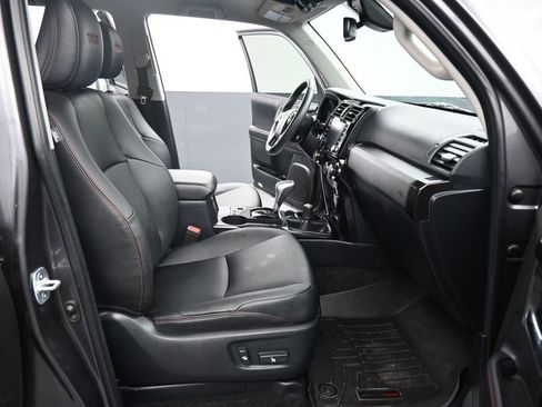 Used 2022 Toyota 4Runner TRD Off-Road Premium AWD/4WD image 18