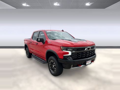 Used 2022 Chevrolet Silverado 1500 ZR2 w/ Technology Package image 5