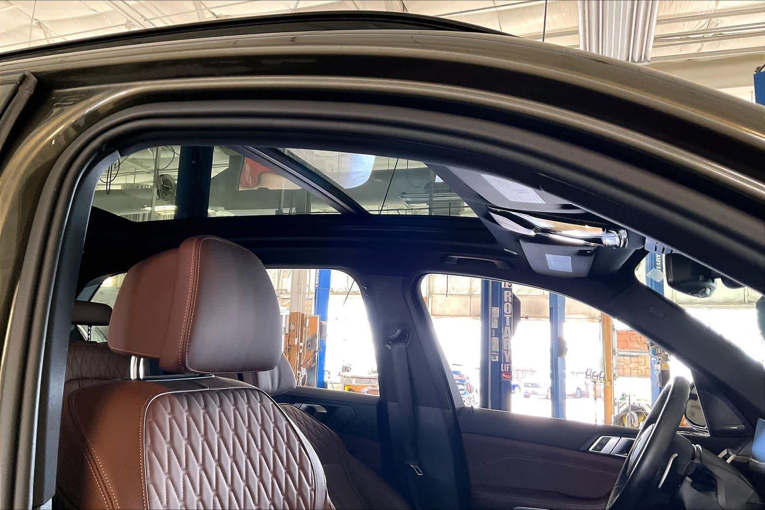 Used 2024 BMW X5 sDrive40i w/ M Sport Package RWD image 13