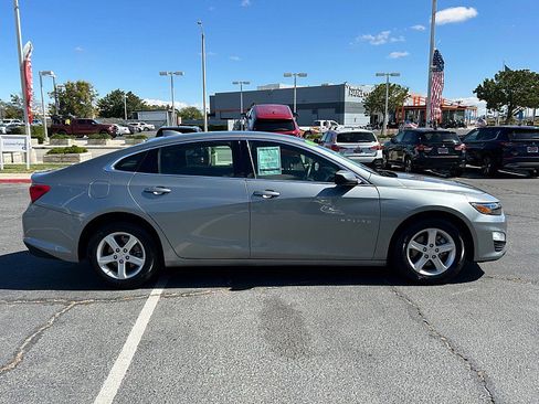 Used 2024 Chevrolet Malibu LT FWD image 12
