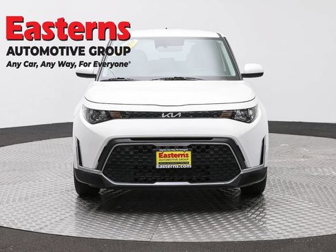 Used 2023 Kia Soul LX w/ Option Group 015 FWD image 2