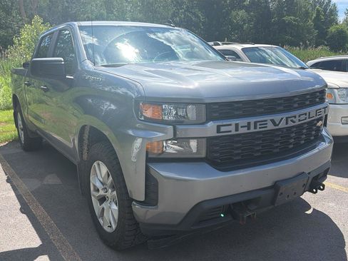 Used 2019 Chevrolet Silverado 1500 Custom w/ Custom Value Package AWD/4WD image 3