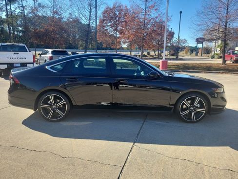 Used 2023 Honda Accord Sport image 9