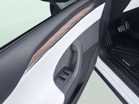 Used 2025 Tesla Model X Long Range image 20