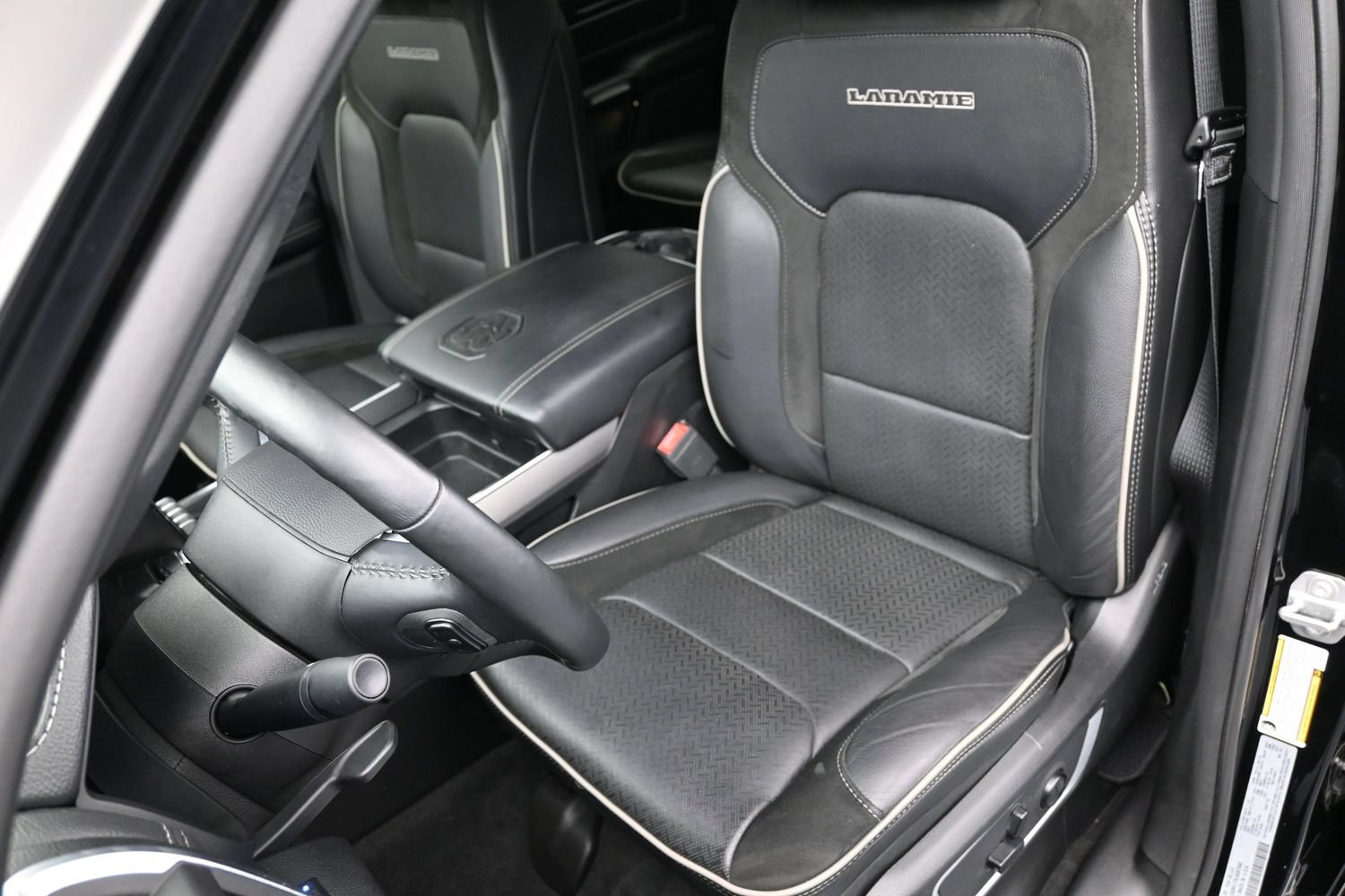 Used 2020 RAM 1500 Laramie w/ Sport Appearance Package AWD/4WD image 13