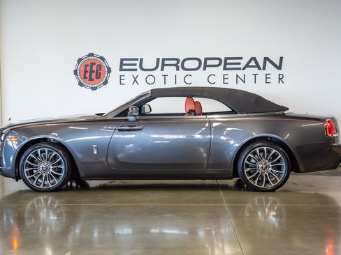 Used 2018 Rolls-Royce Dawn RWD image 9