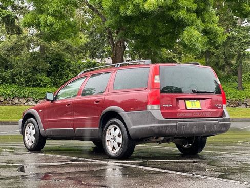 Used 2004 Volvo V70 AWD/4WD image 3