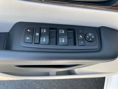 Certified 2023 Chrysler Pacifica Limited FWD image 32