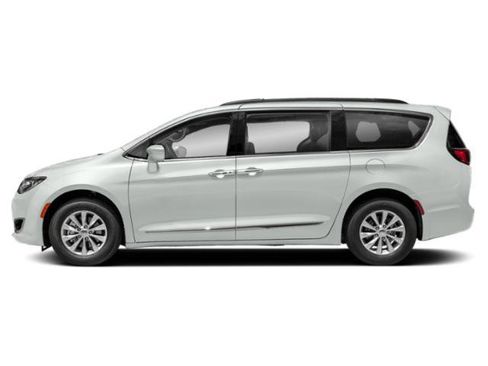 Used 2018 Chrysler Pacifica Touring-L w/ Tire & Wheel Group image 3
