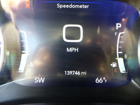 Used 2019 Chrysler Pacifica Touring-L Plus w/ Tire & Wheel Group FWD image 26