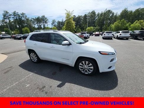 Used 2017 Jeep Cherokee Overland w/ Technology Group FWD image 18
