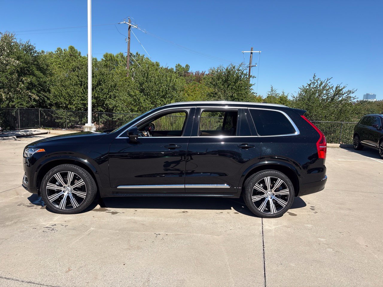 Used 2024 Volvo XC90 B5 Plus w/ Protection Package Premier AWD/4WD image 8