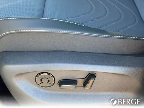 New 2026 Volkswagen Tiguan SE image 19