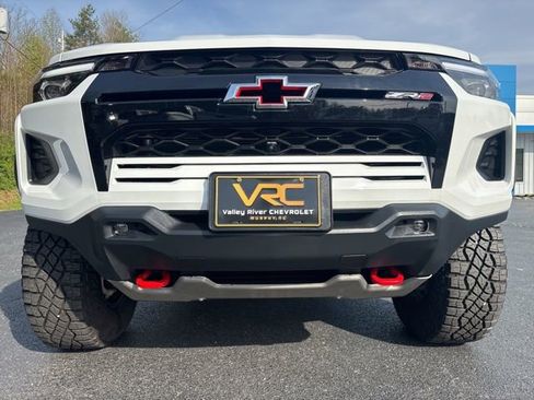 Used 2024 Chevrolet Colorado ZR2 w/ Technology Package AWD/4WD image 15