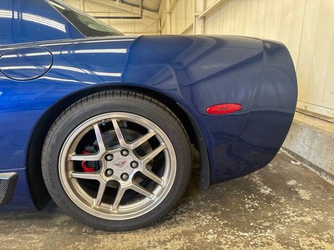 Used 2004 Chevrolet Corvette Z06 w/ Z06 Preferred Equipment Group RWD image 20