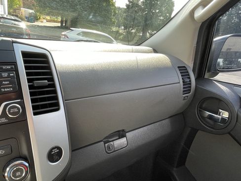 Used 2015 Nissan Xterra S AWD/4WD image 23