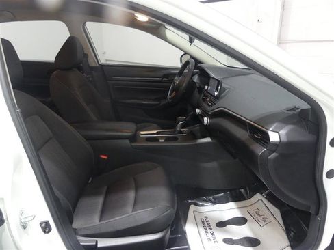 Used 2024 Nissan Altima 2.5 S FWD image 22